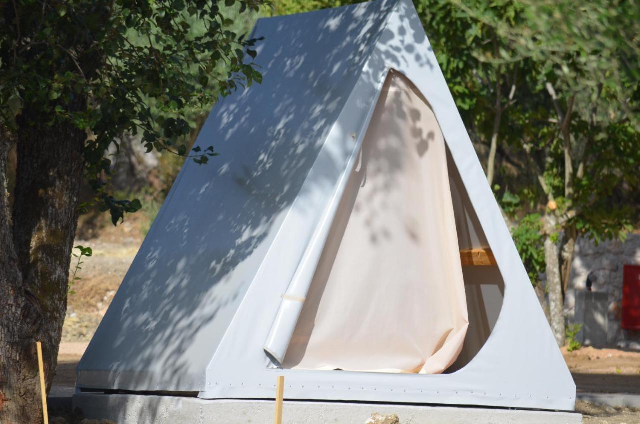 Nirikos Camping Spasmeni Vrisi Buitenkant foto